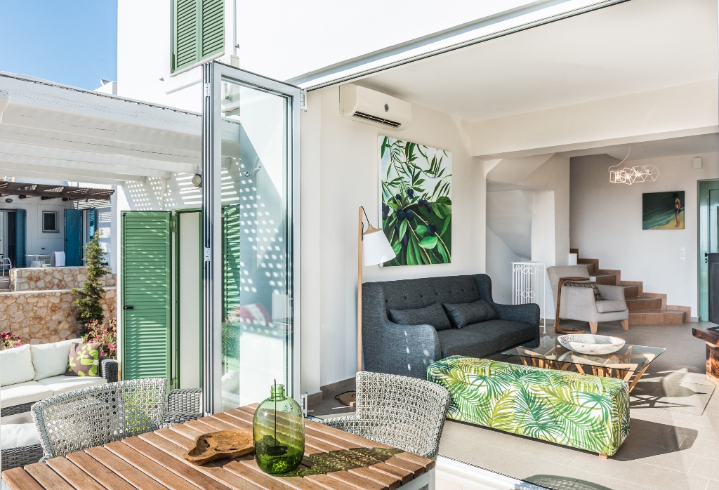 Villa Amantella exterior view of the balcony and furniture