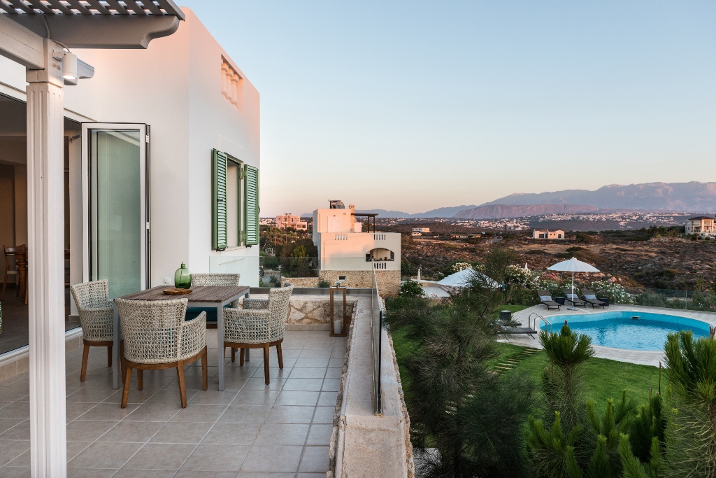 Villa Amantella exterior balcony view
