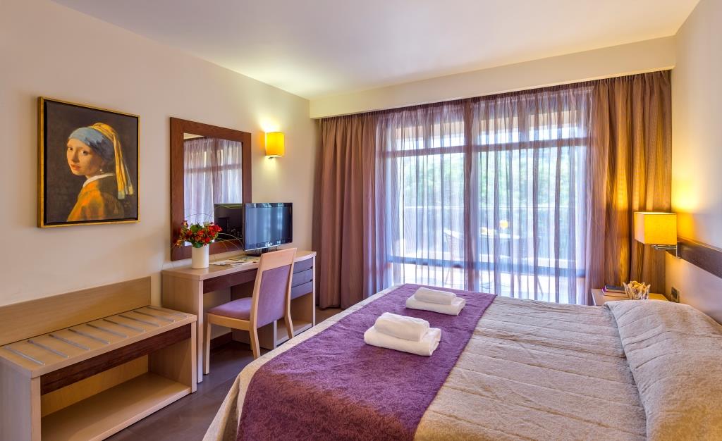 Porto Platanias Studio with pool or garden view interior image